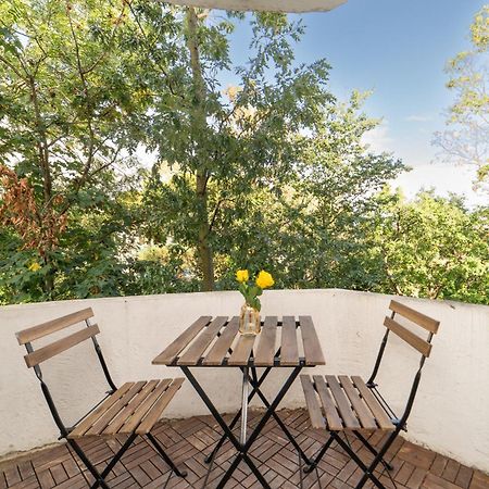 לונדון Two Bedroom Apartment By Buonomo Stays Short Lets & Serviced Accommodation In Balham With Balcony מראה חיצוני תמונה