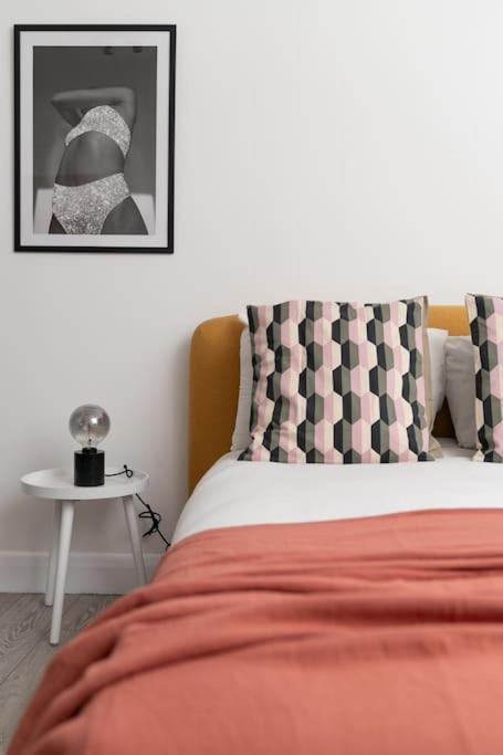 לונדון Two Bedroom Apartment By Buonomo Stays Short Lets & Serviced Accommodation In Balham With Balcony מראה חיצוני תמונה