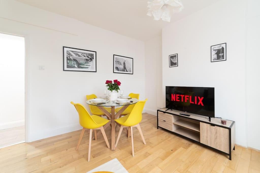 לונדון Two Bedroom Apartment By Buonomo Stays Short Lets & Serviced Accommodation In Balham With Balcony מראה חיצוני תמונה